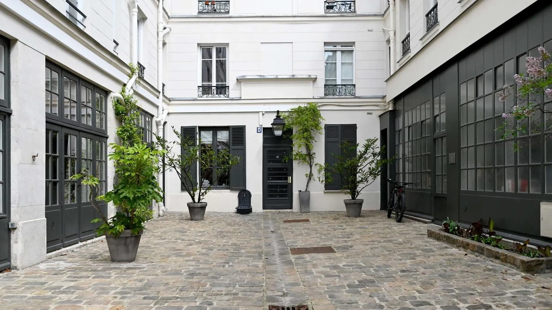 Apartment Small Studio Next To Invalides Paris
