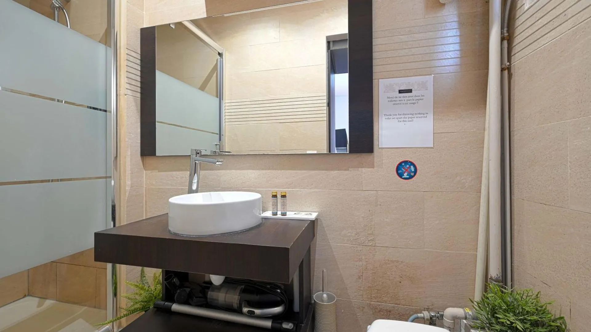 Small Studio Next To Invalides Paris